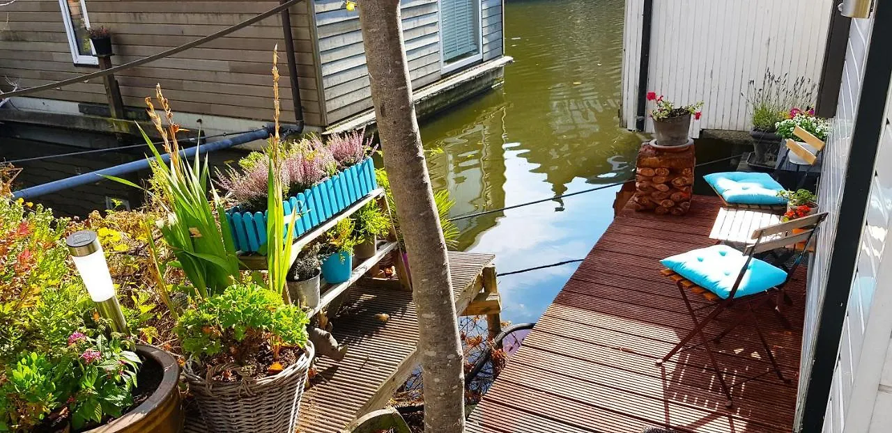 Romantic Quiet Studio On The Canal Amsterdam